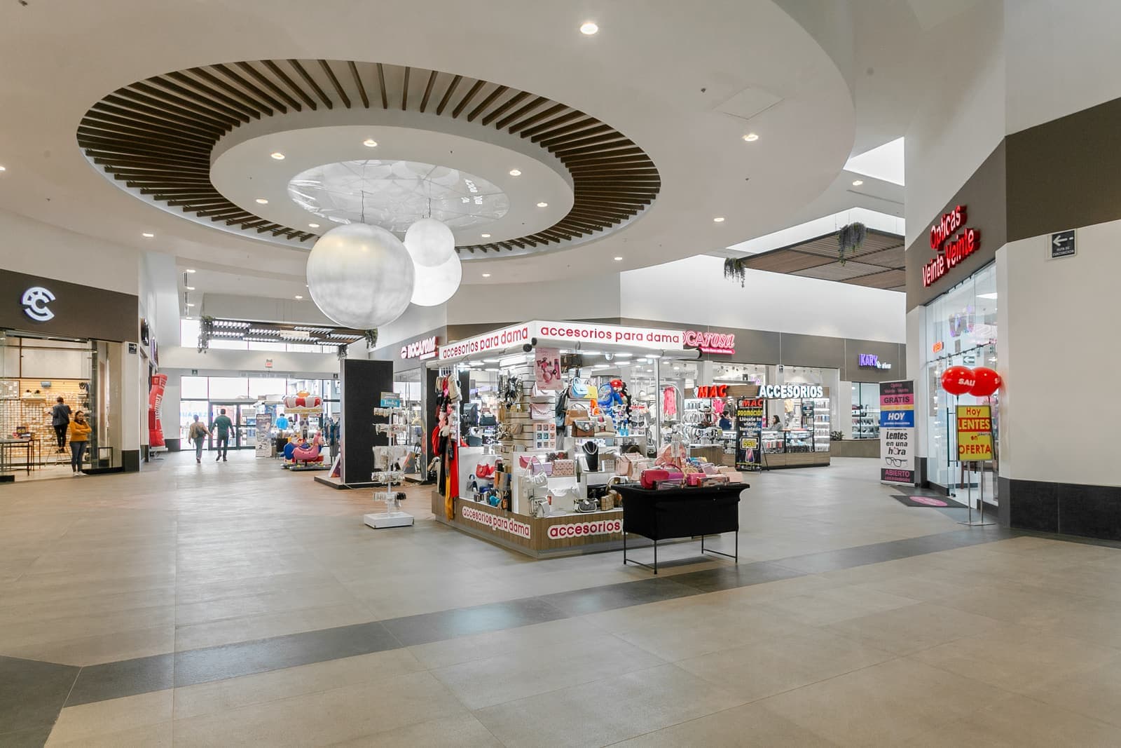Interior de la plaza